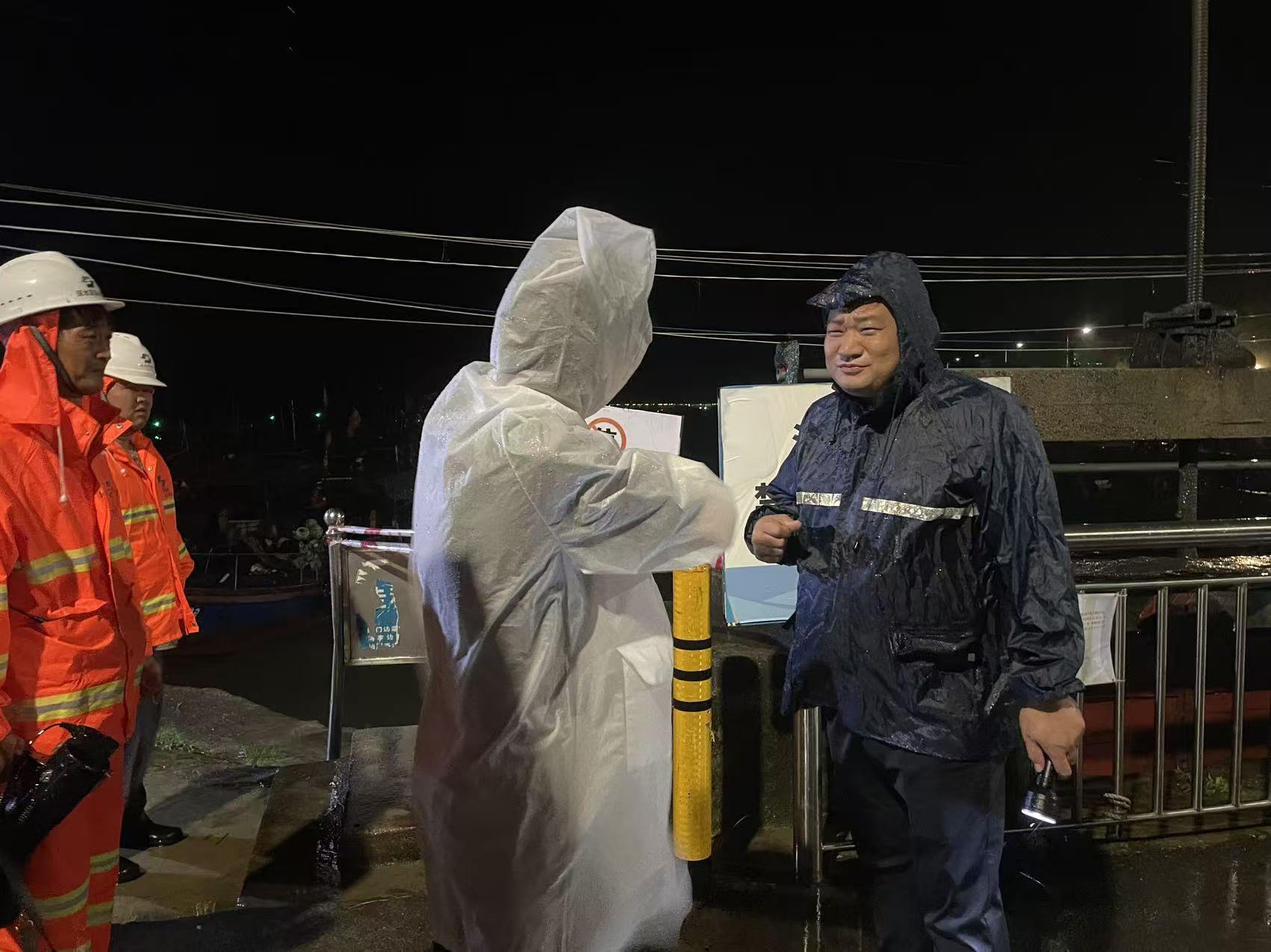 “红霞”来袭,深圳水务人硬核守护!