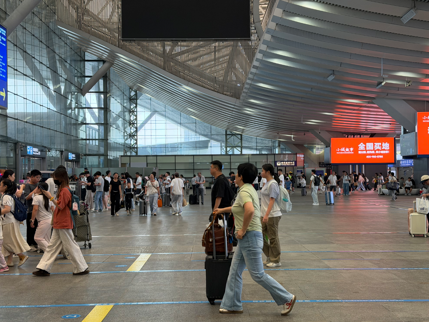 2026年暑运过半，深圳铁路客流高位运行