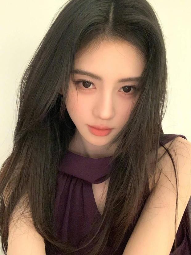 鞠婧祎清冷灵动。