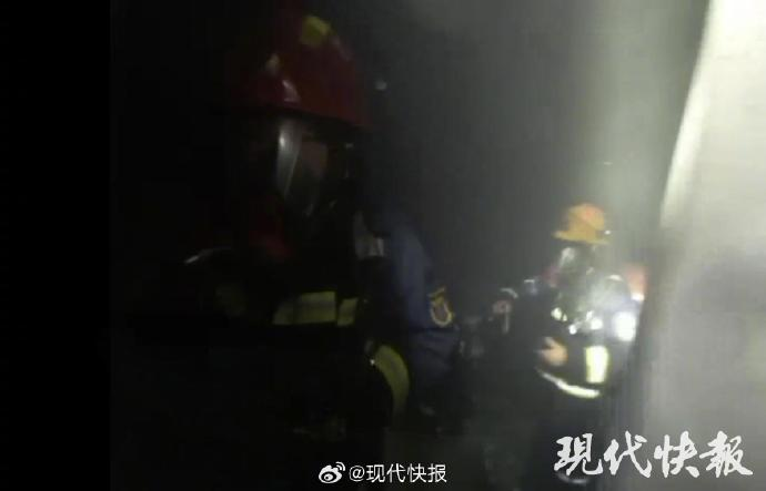 连云港消防回应火灾母女坠楼：为什么没立即救人？为什么没铺气垫架云梯？