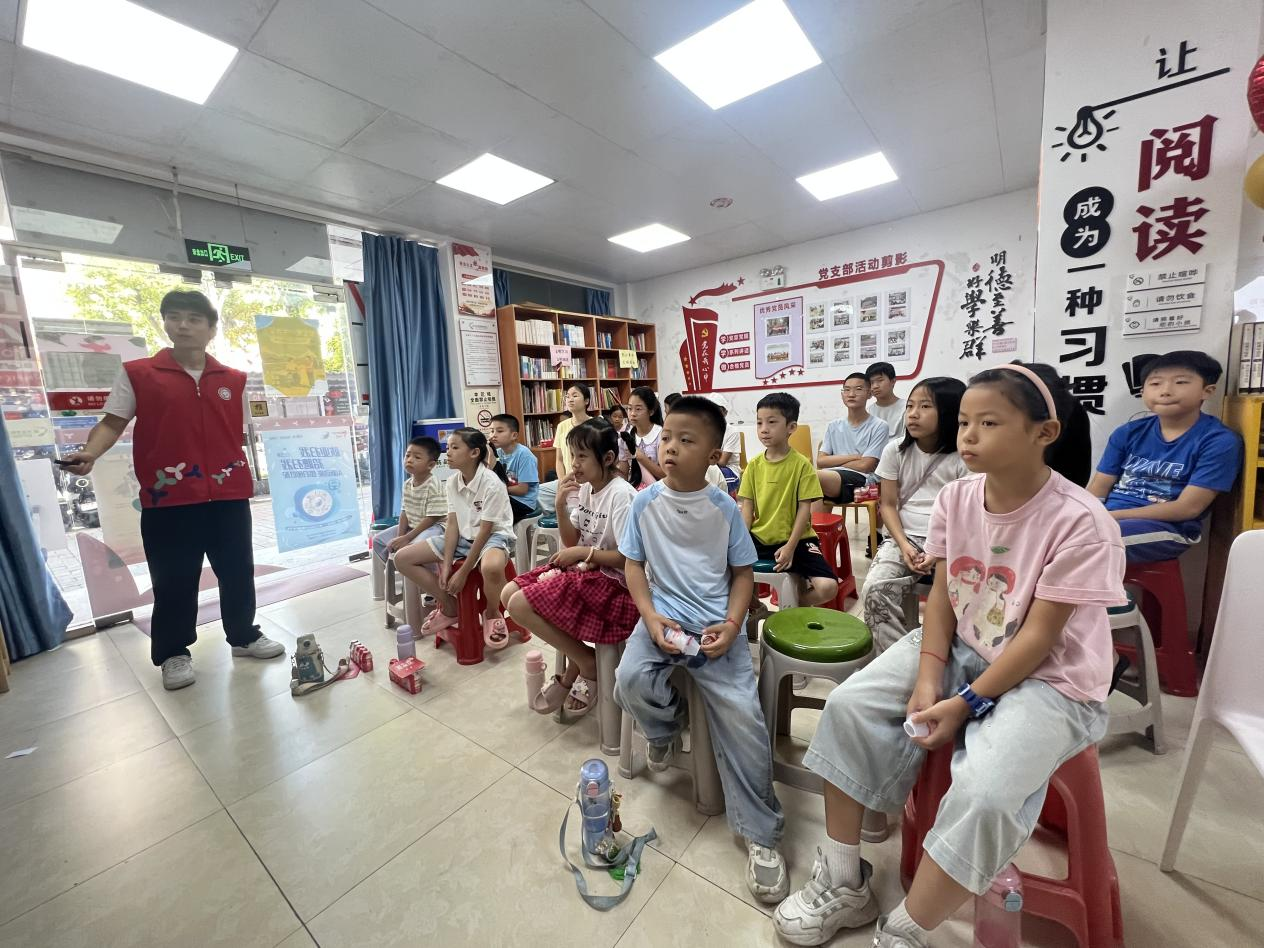 快乐暑假安全同行！西乡街道龙腾社区上好青少年安全成长必修课