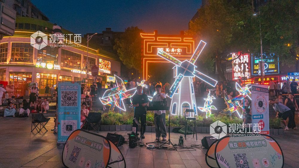 2026年7月25日在江西省南昌市万寿宫街区拍摄的画面。