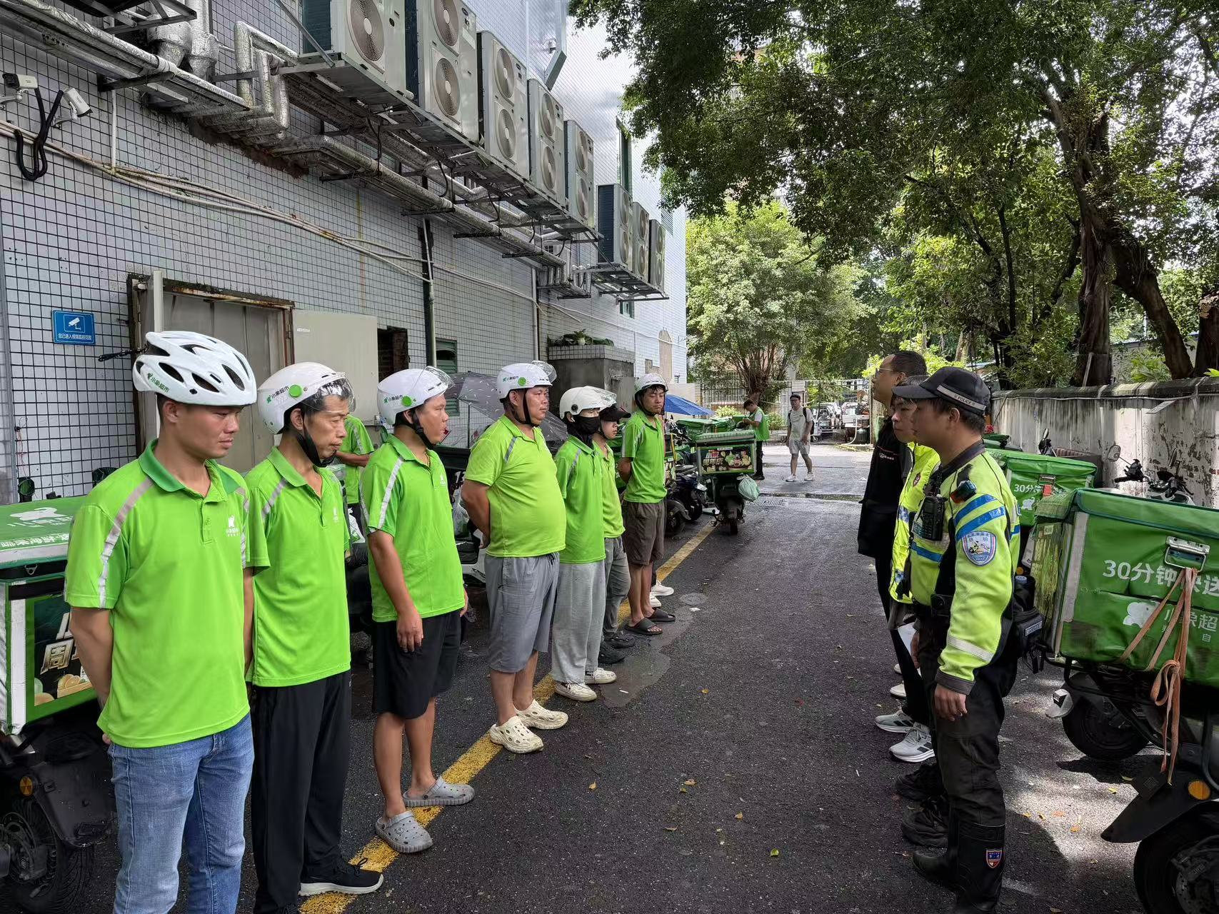 西乡街道抓实快递外卖行业交通安全源头治理 筑牢道路安全防线