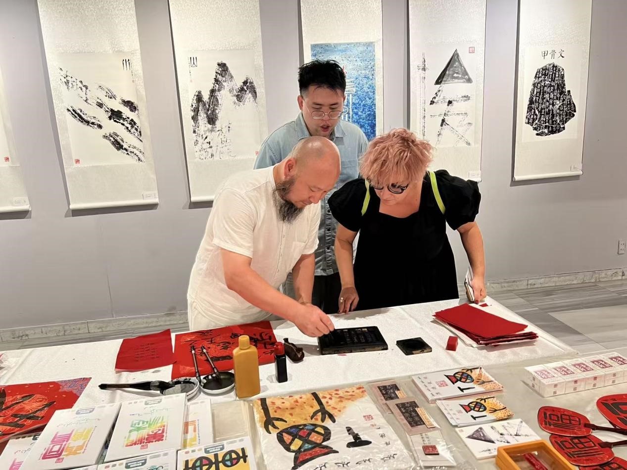 埃及观众点赞长沙“汉字工坊”:“让我们认识了一个有趣的中国”