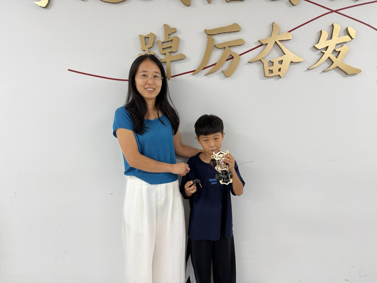 “童心未泯，驾驭未来”  ——桃源社区开展遥控车DIY科普活动
