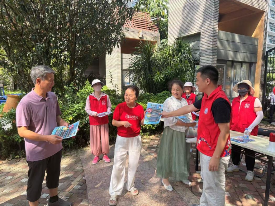 西乡街道劳动社区携手西乡交警中队守护居民“头等大事”