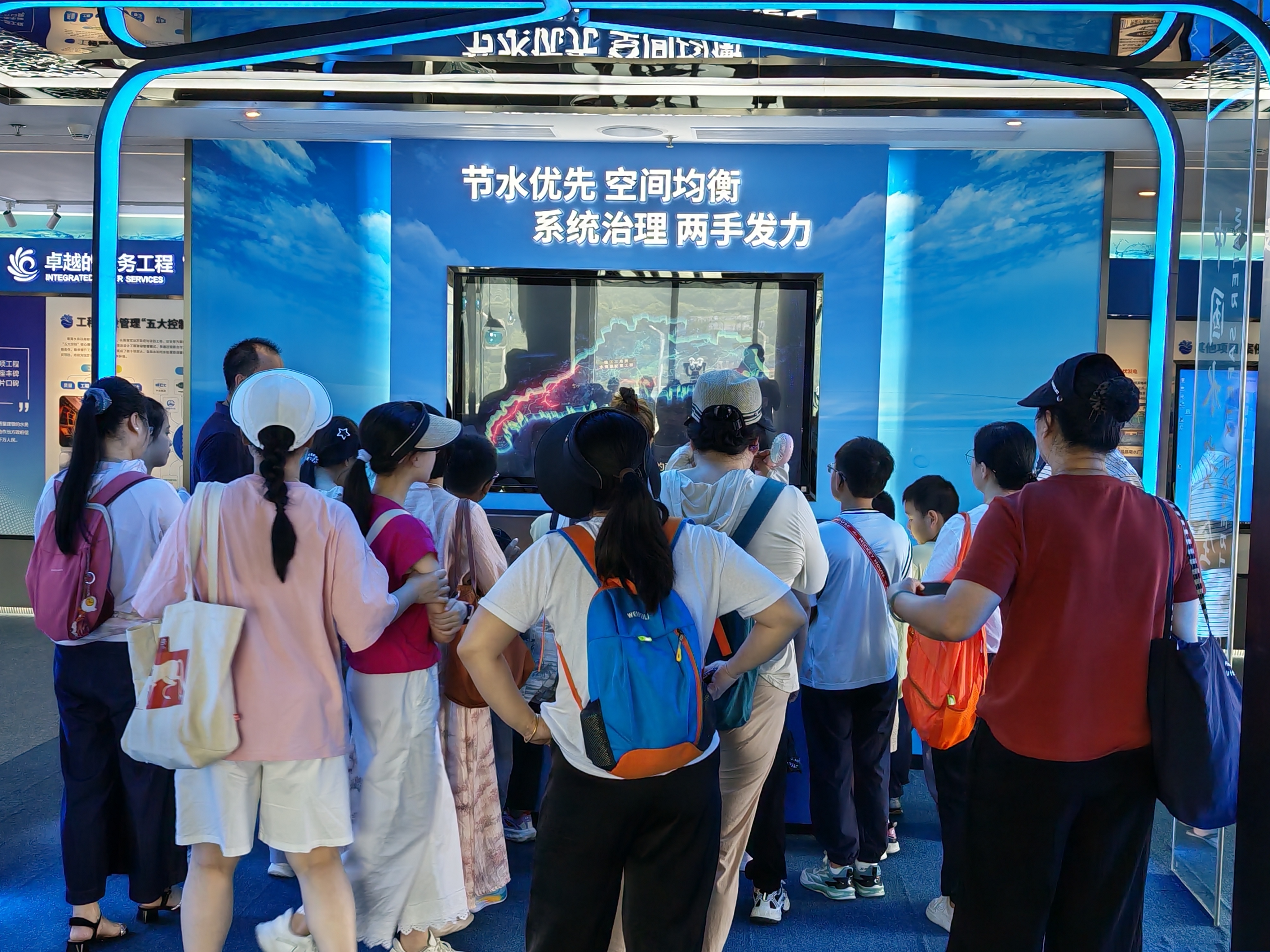 关爱小候鸟,罗湖区新业态工联会打造“行走的思政课”