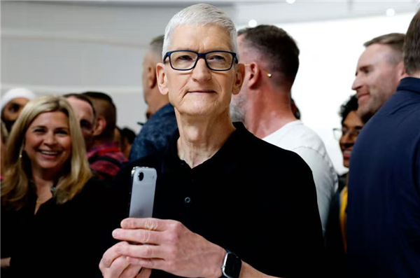 苹果CEO库克预警:iPhone、Mac、iPad供应链短缺加剧!远超预期