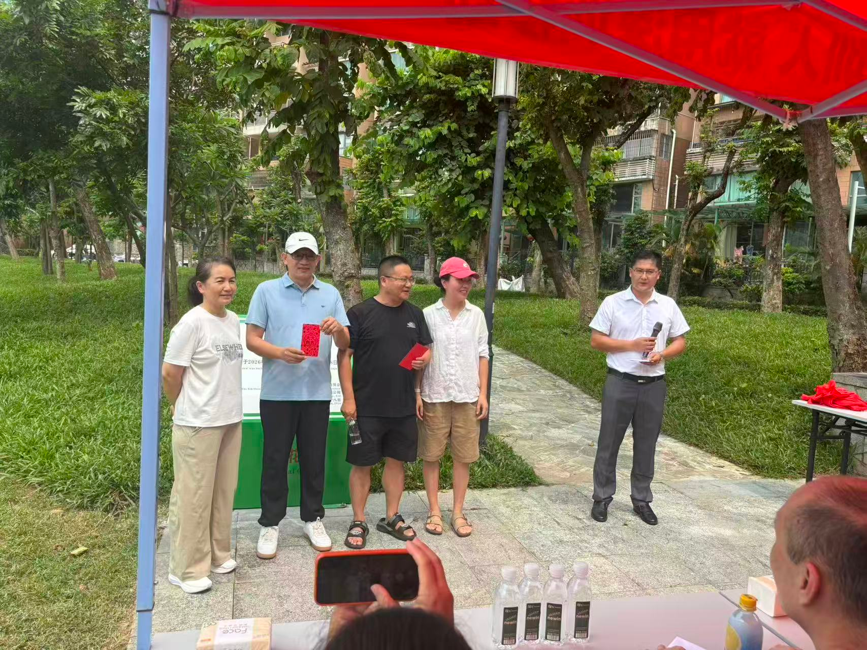 西乡街道御龙居草坪公园（御花园）揭幕仪式圆满落幕