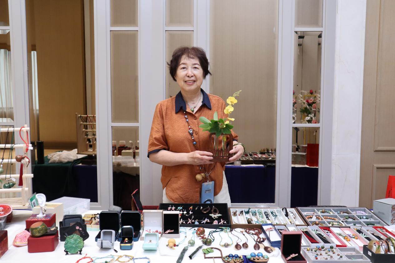 推光漆器非遗传承人 陈美娟