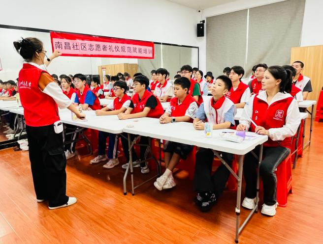 西乡南昌社区开展志愿礼仪培训 赋能基层治理队伍