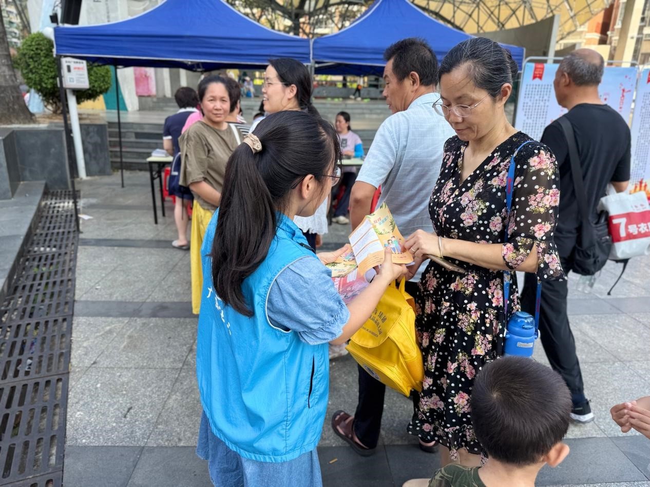 反对家庭暴力 构建和谐社区——西乡街道桃源社区开展反家暴主题宣传活动