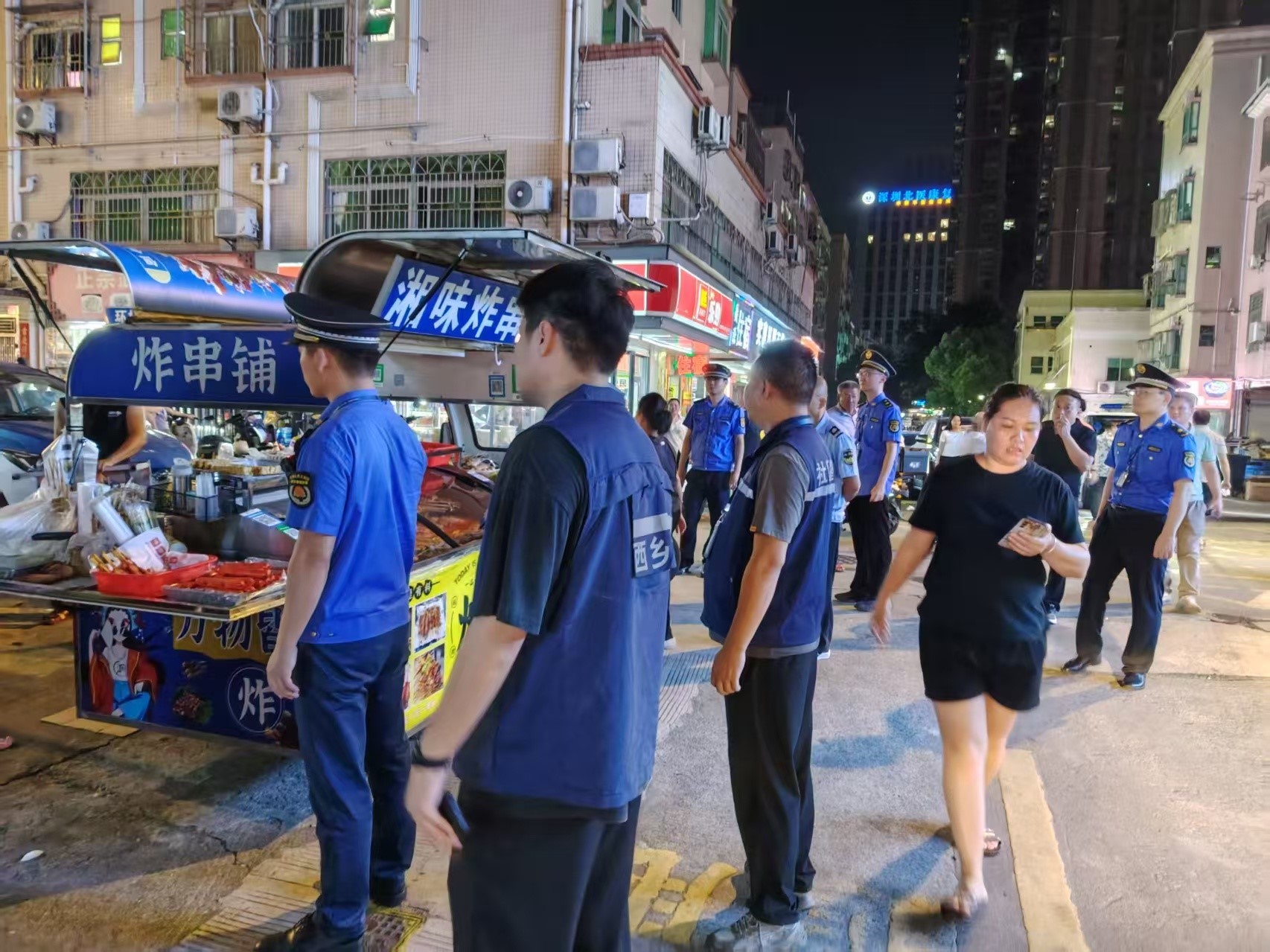 科技赋能精准治乱象 刚柔并济提质优市容——西乡街道开展市容环境专项整治行动