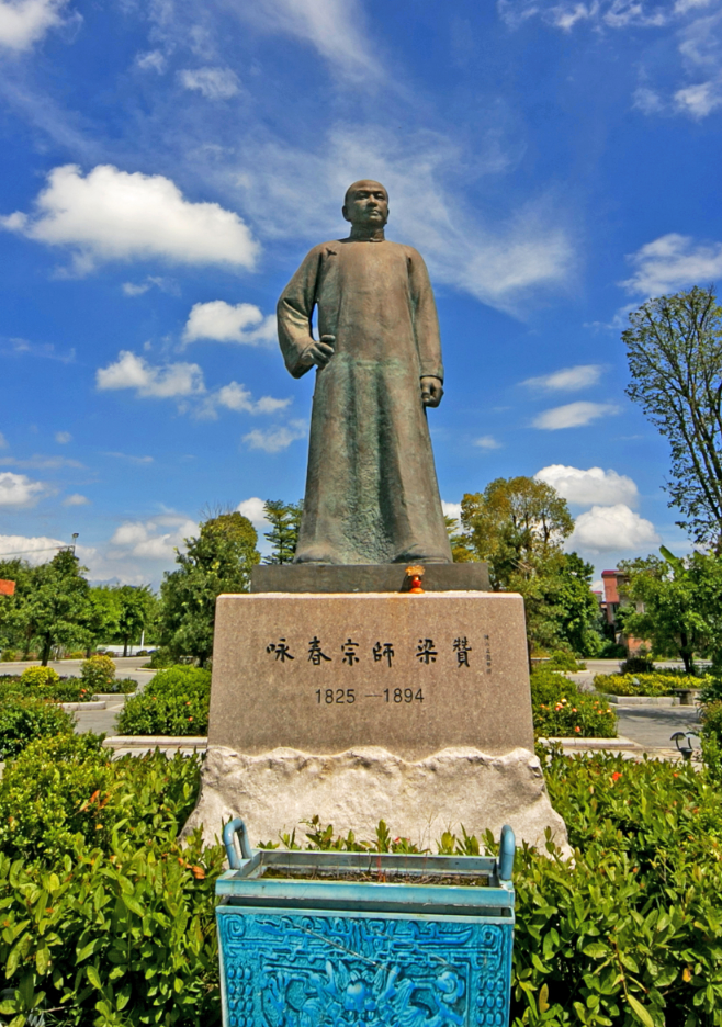 梁赞铜像 张斌 摄