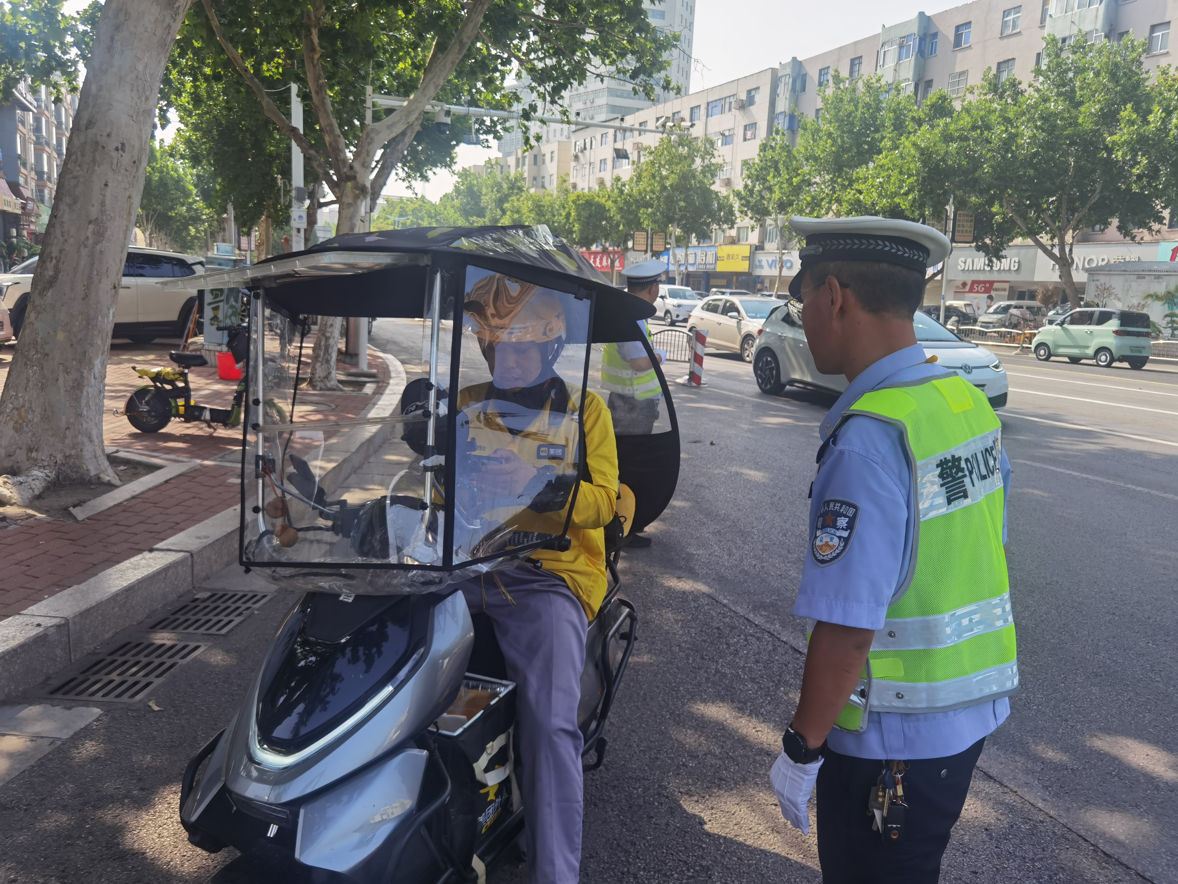 商丘交警持续开展夏季交通违法专项整治 多维发力守护群众平安出行