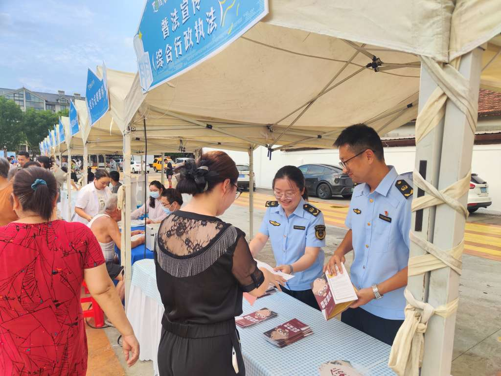 夏夜纳凉话法治，庄桥“北极星”点亮文明新风尚