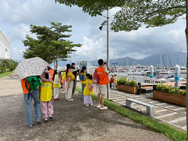 西乡街道径贝社区开展帆船竞技亲子研学活动