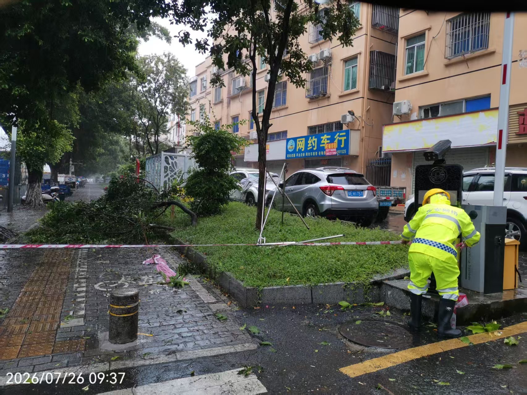 西乡街道严阵以待防御台风 全力筑牢防风防汛安全屏障