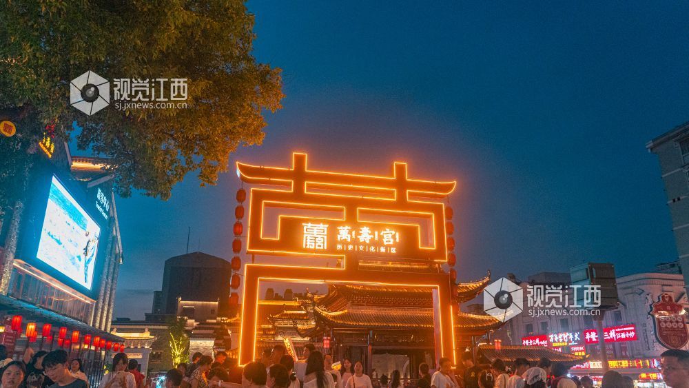 2026年7月25日在江西省南昌市万寿宫街区拍摄的画面。