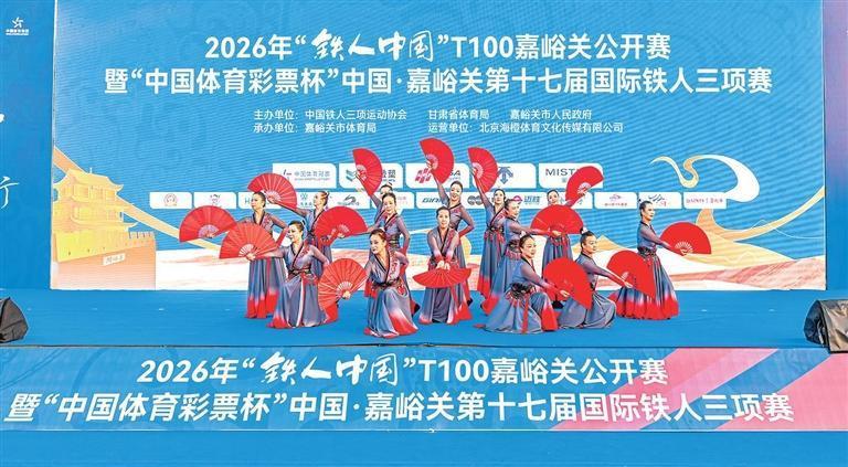 7月26日，暖场节目《关山扇影》。李巍