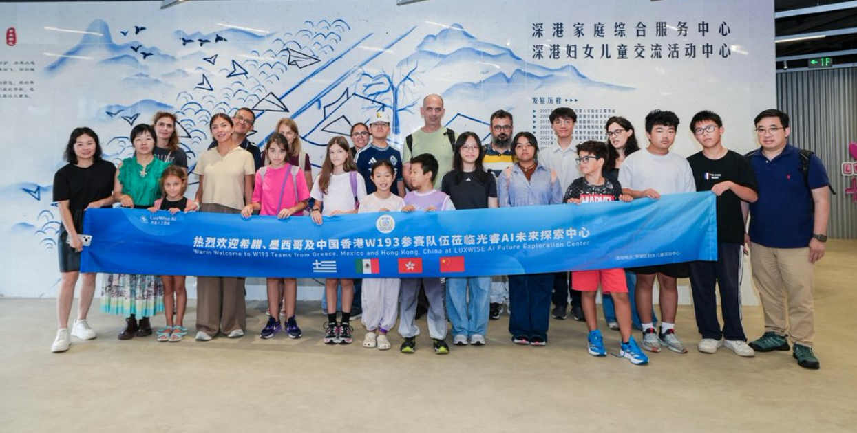 探高校实验室、机器人足球比赛、无人驾驶体验……国际青年开启在深科创研学之旅