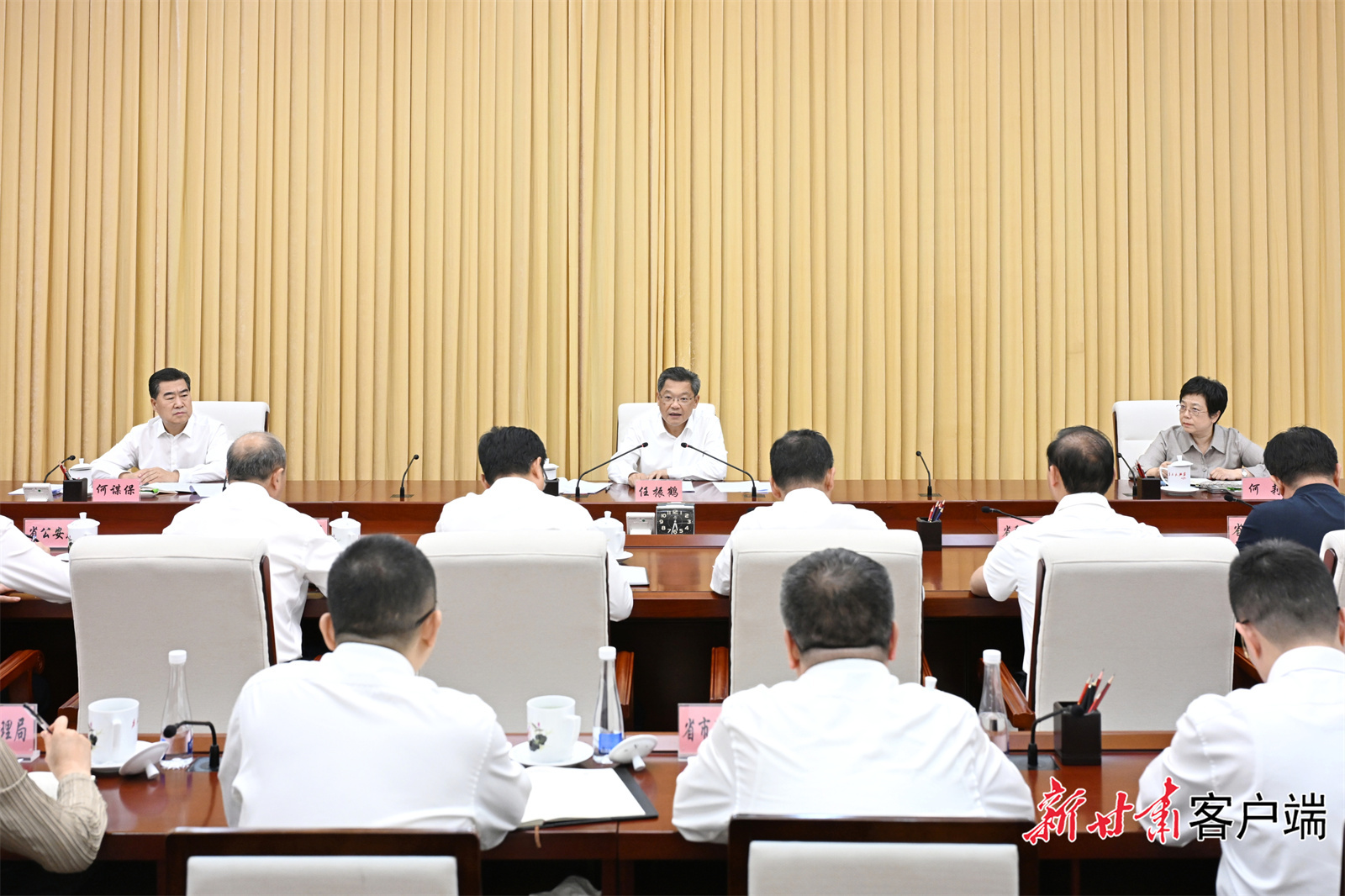 7月30日，全省府院联席会议在兰州召开，省长、省府院联动工作领导小组组长任振鹤主持并讲话。新甘肃&middot;甘肃日报记者　盛学卿