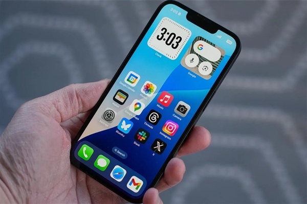 美版iPhone突发大规模宕机:手机状态栏惊现SOS