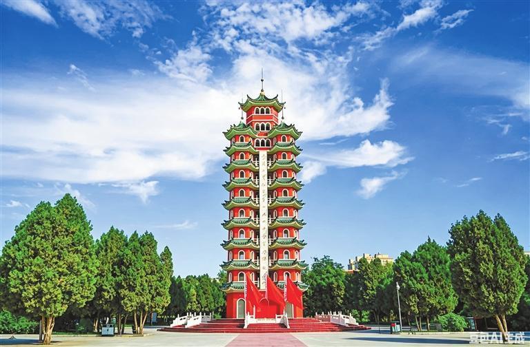 中国工农红军第一、二、四方面军会师纪念塔