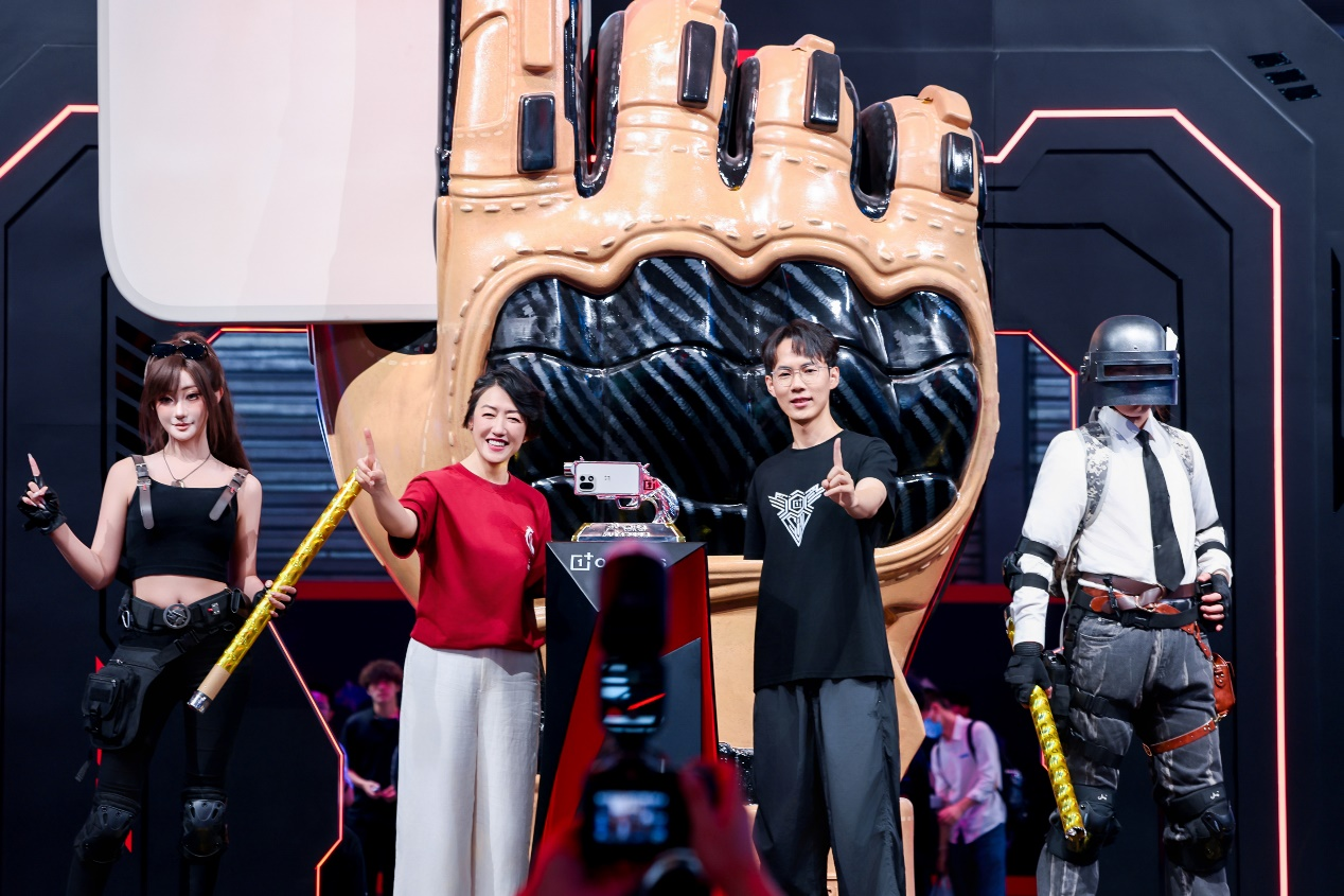 一加手机亮相ChinaJoy:打造射击游戏主题展区,上半年销量同比增长13%