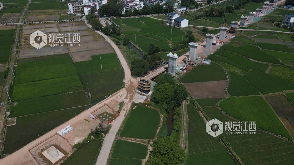 2026年7月26日，江西交工长赣高铁7标遂川段 火热桩基施工中。