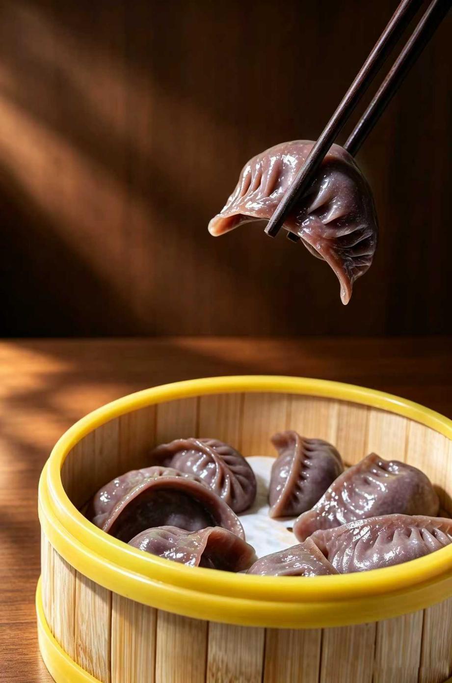 鲜肉乌米蒸饺