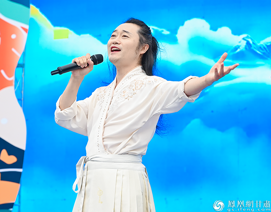 甘肃音乐人段兴华献唱《创世长城》