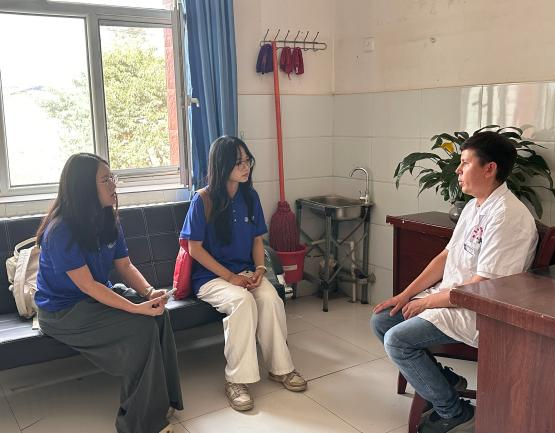 在天山南北上好“行走的思政课”——西安交大公卫师生暑期社会实践调研基层慢病防控
