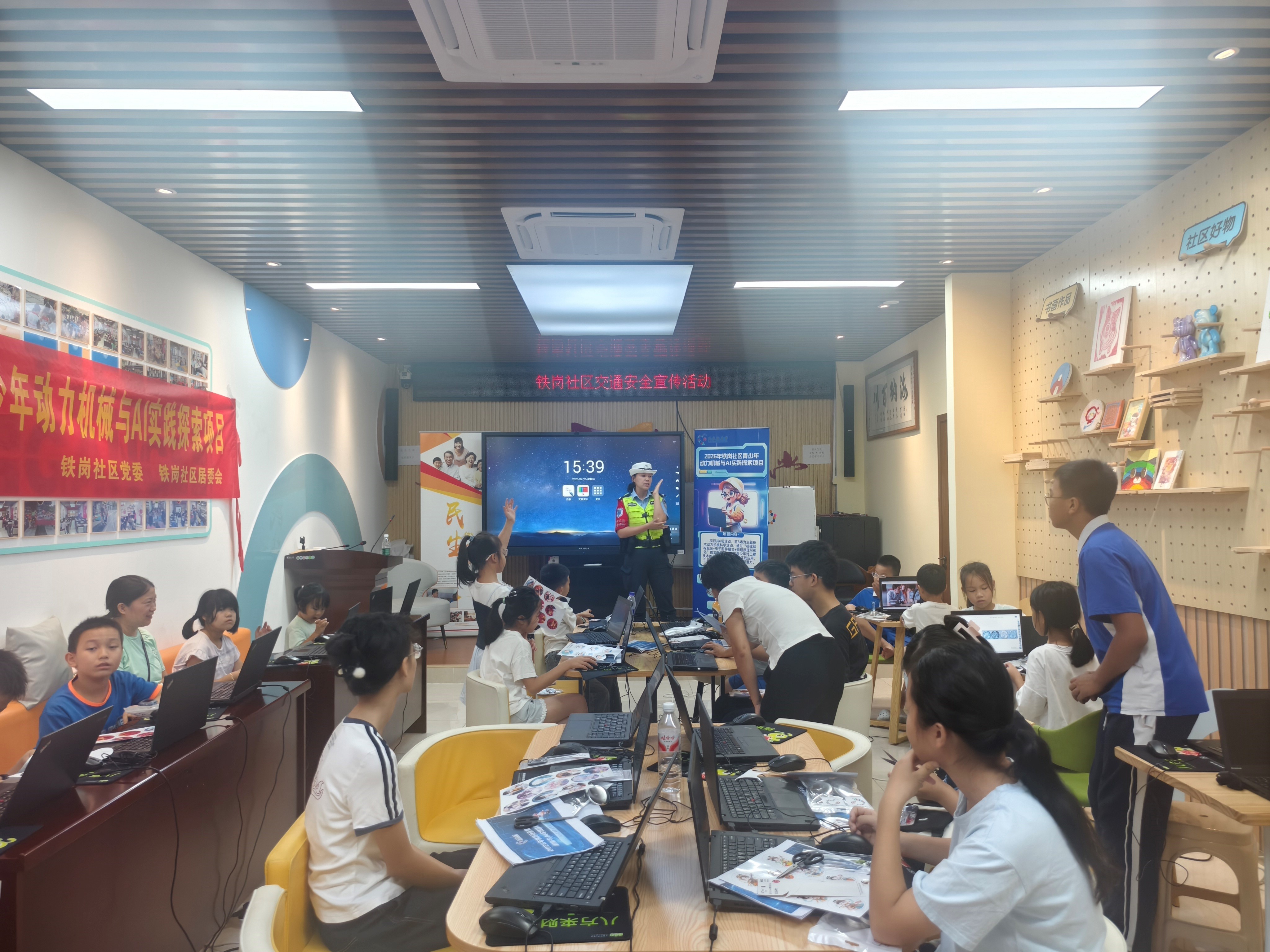 宣教整治双向发力 筑牢暑期交通安全防线——西乡街道铁岗社区在行动