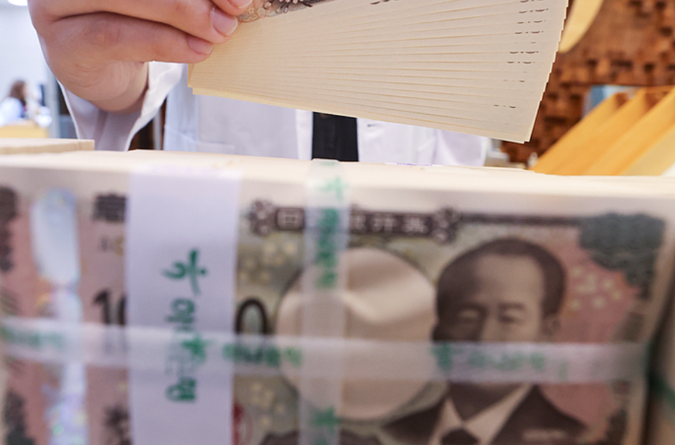 日元汇率一小时内暴拉近500点 市场猜测日本政府再度干预汇市