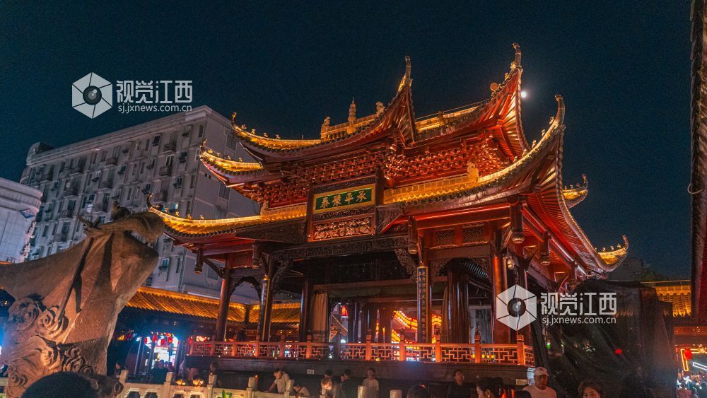 2026年7月25日在江西省南昌市万寿宫街区拍摄的画面。