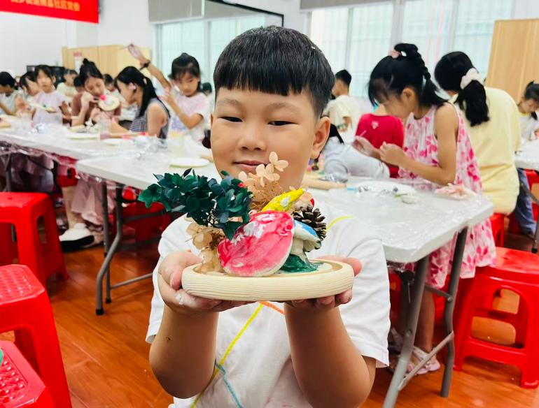 软陶塑童趣，指尖度盛夏——西乡街道南昌社区开展公益软陶微景观DIY活动