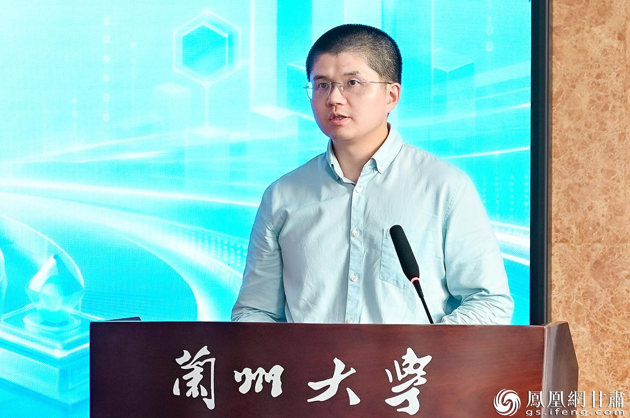兰州大学信息科学与工程学院教授周睿说,期待通过此次活动推动人工智能技术从实验室走向产业一线。