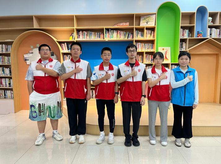 南昌社区40名学生志愿者给五千册图书安了个“明白家”