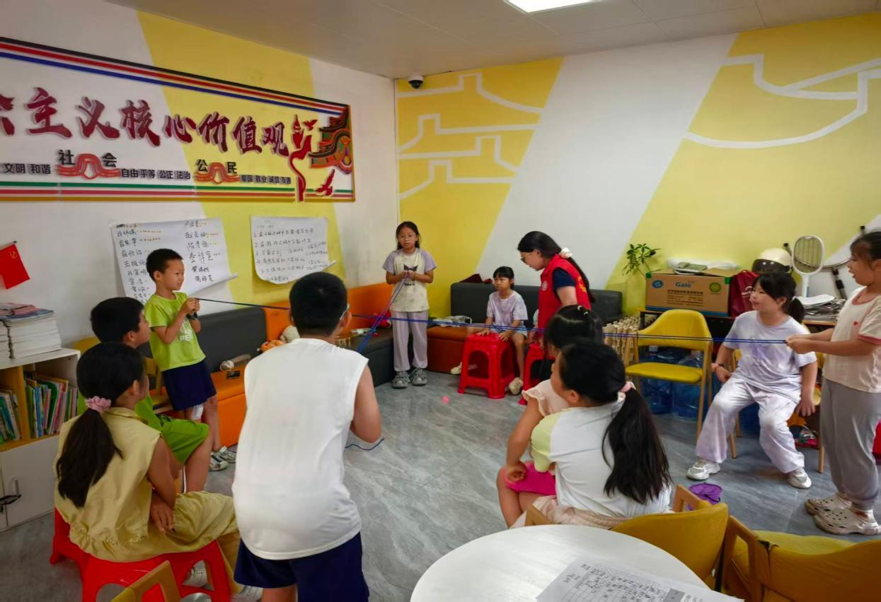 运送小球感受团队协作的重要性