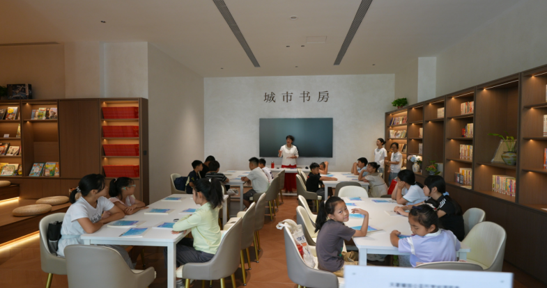 团宁晋县委联合天著臻园城市书房开设暑期公益托管班
