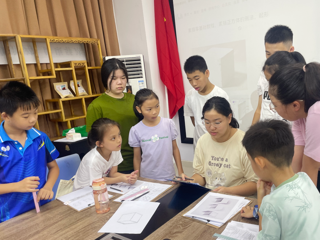 趣味素描&middot;绘梦成长——西乡街道富华社区青少年素描体验营点亮多彩假期