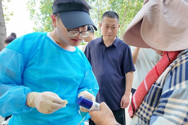对村民进行健康科普宣传