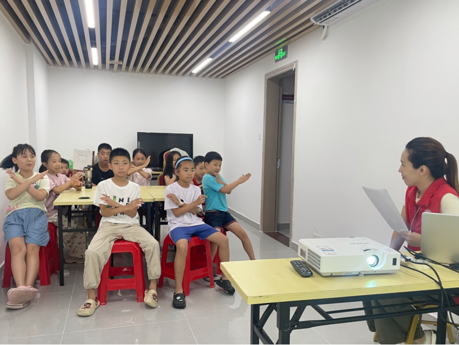 快乐暑假 安全不放假 富华社区开展青少年 安全教育小组活动