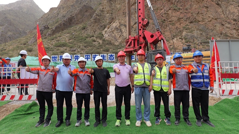 首桩启航 向善力建——奎独库高速土建施工5标主体工程全面提速