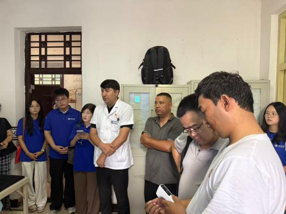 在天山南北上好“行走的思政课”——西安交大公卫师生暑期社会实践调研基层慢病防控