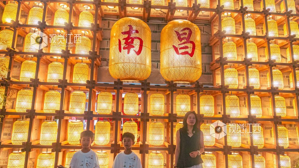2026年7月25日在江西省南昌市万寿宫街区拍摄的画面。