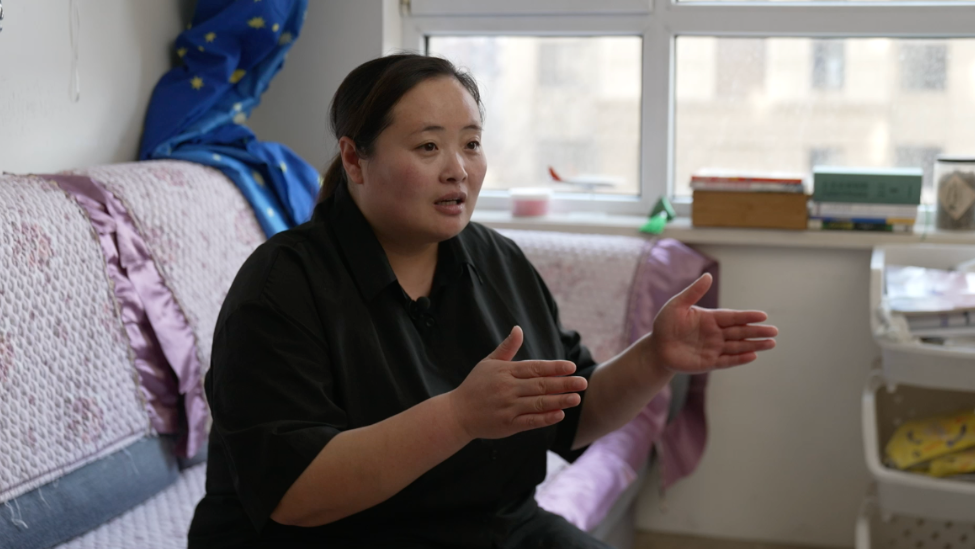 女子结婚14年被家暴13年：丈夫追我时连拿化妆包都怕我累着，如今说当时只是伪装，只是看重我收入高