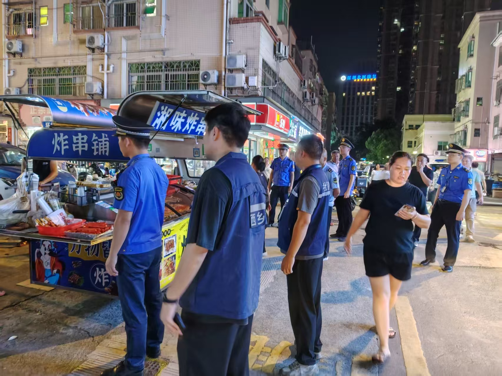 科技赋能精准治乱象 刚柔并济提质优市容——西乡街道开展市容环境专项整治行动