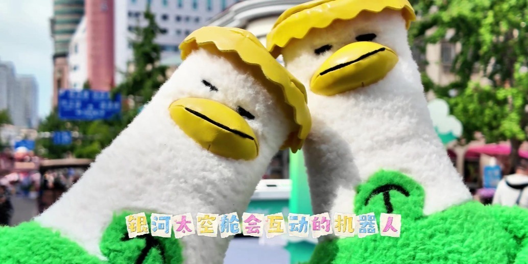 凤凰视频|我和闺蜜在青岛旅游 be like